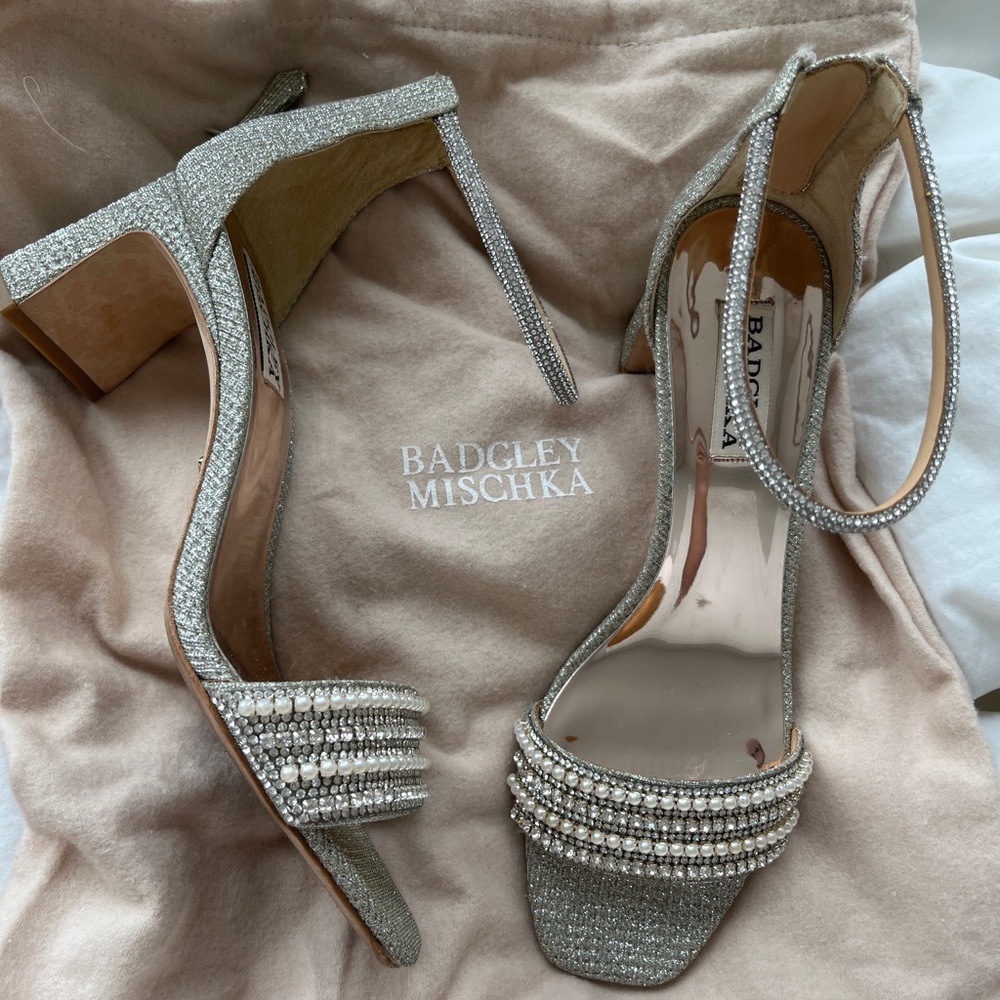 Badgley Mischka - Kameryn Sandals - Light Gold Block Heels - with bag and box